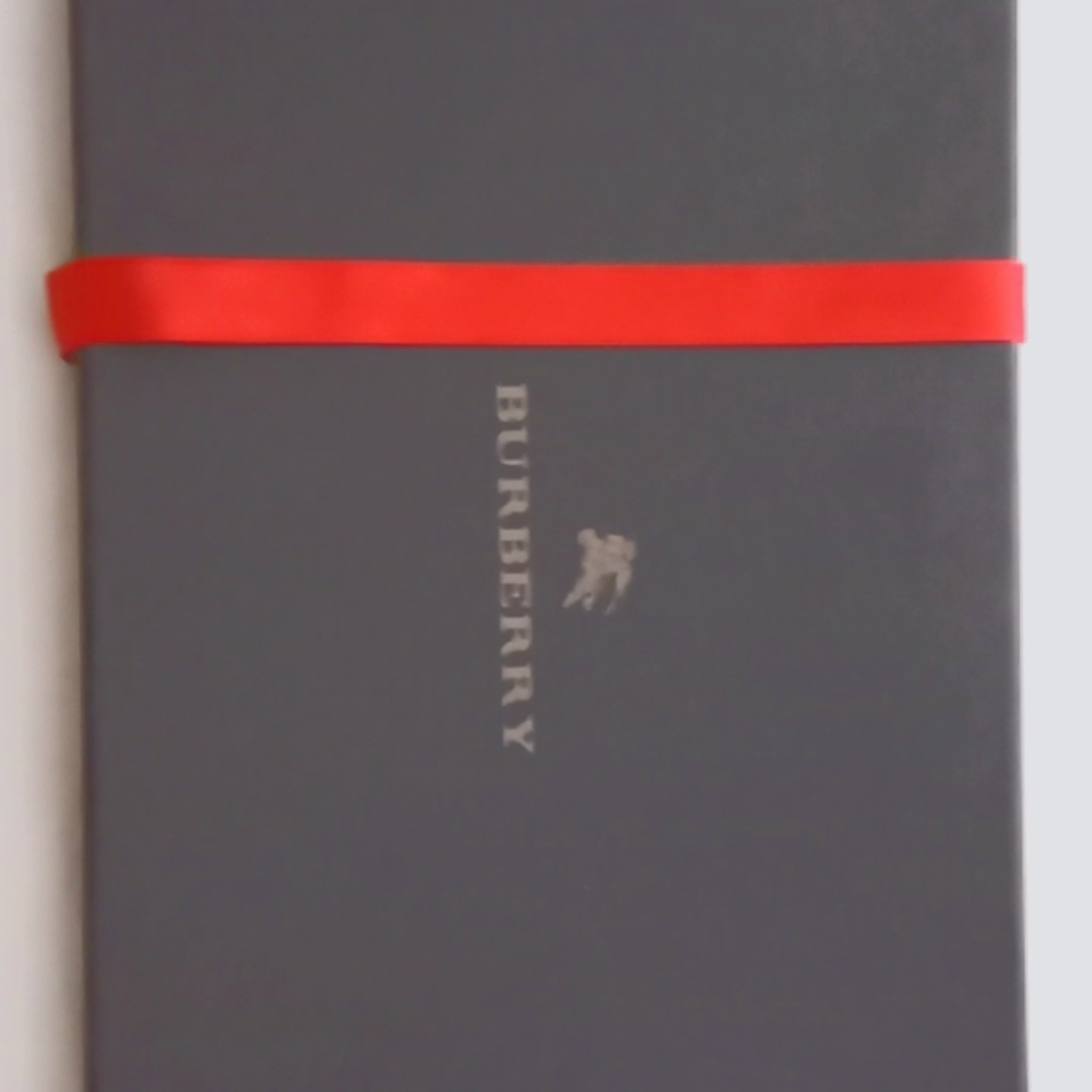 AUTHENTIC  100% CASHMERE BURBERRY SCARVES NEW WITH TAGS BUY 2OR MORE $150 EACH